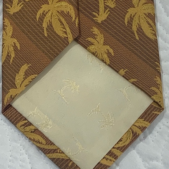 Tommy Bahama Off Island Gold Silk Tie Palm Trees. Condition is "Pre-owned". - Picture 5 of 7